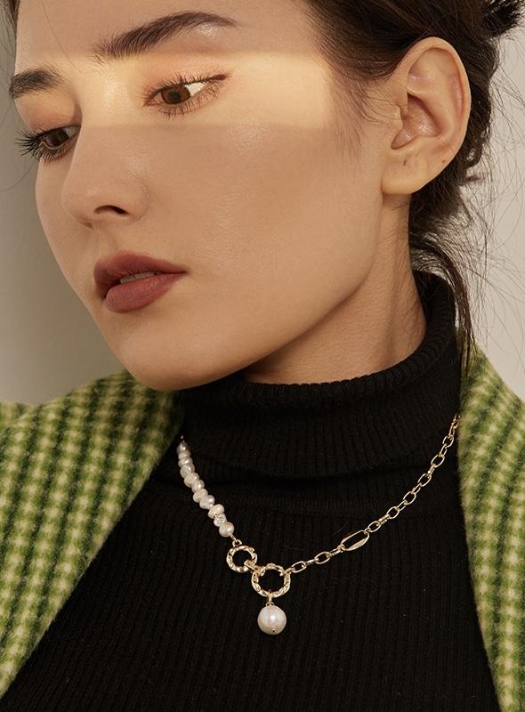 Asymmetric Natural Pearl Necklace